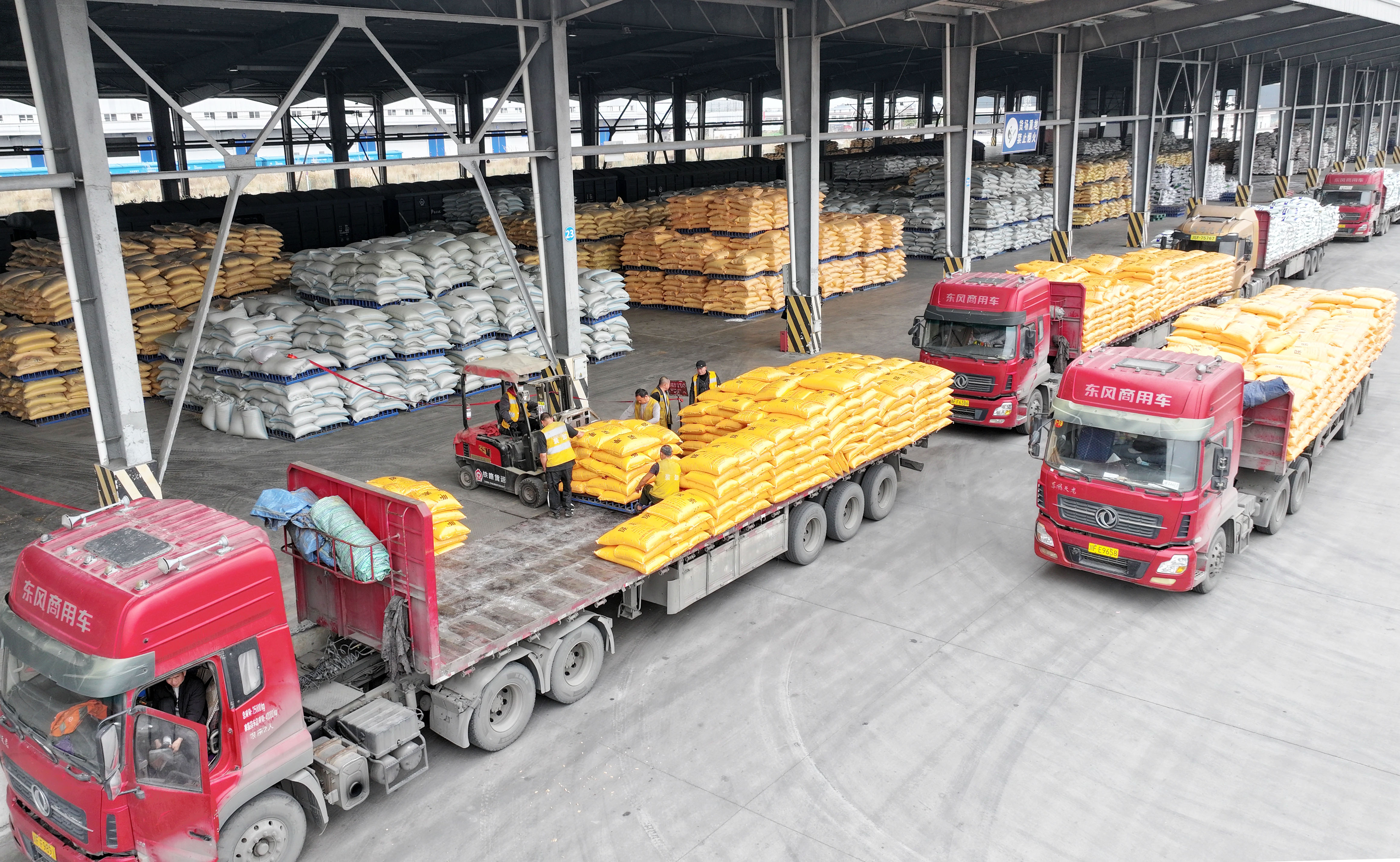 服務(wù)春耕：全力做好春耕化肥發(fā)運(yùn)保供工作